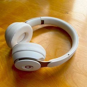 Beats Solo Pro Wireless Noise Cancelling On-Ear Headphones - Ivory & rose gold